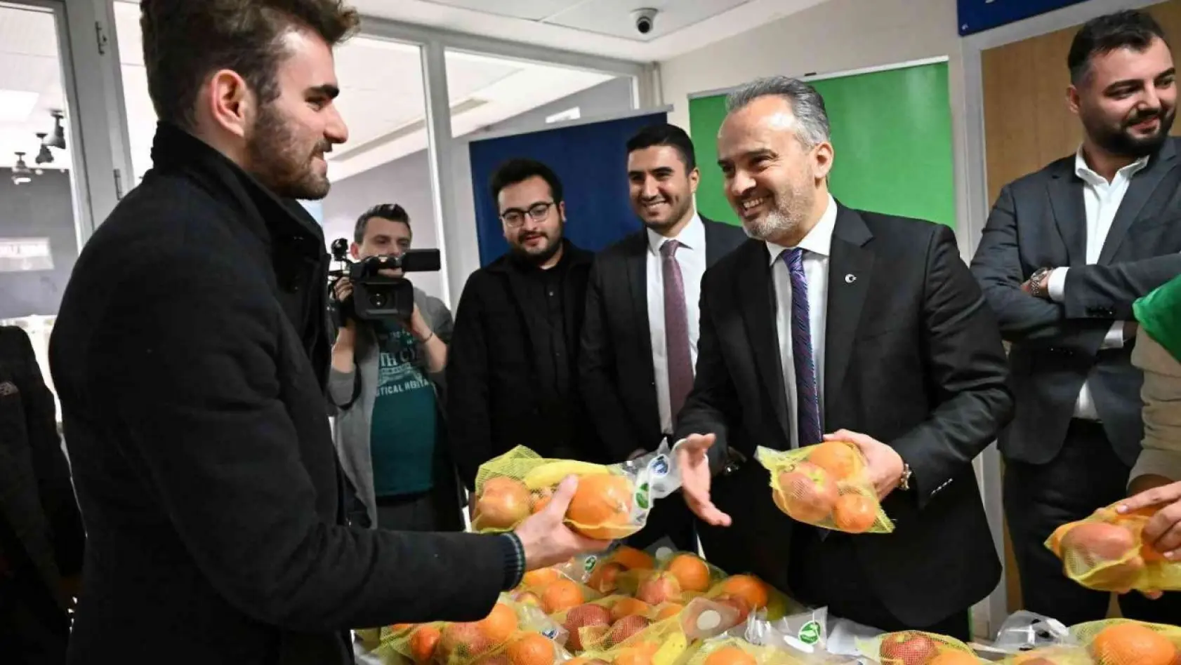 Bursa'da üniversite öğrencilerine C vitamini desteği