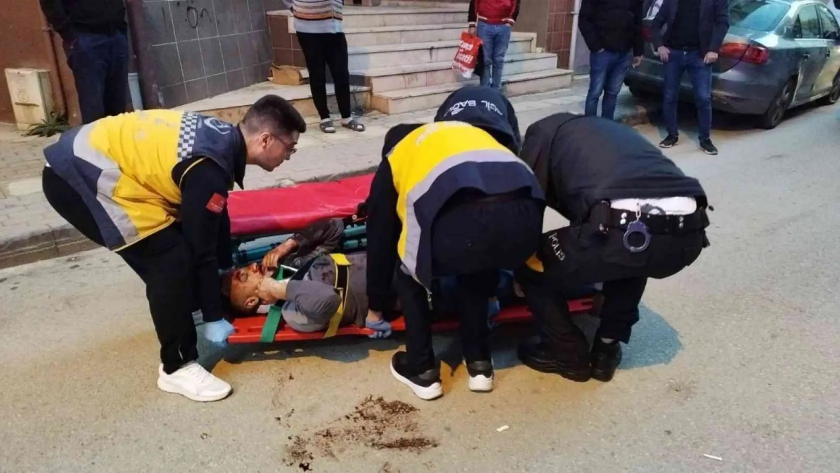 Bursa'da yerde kanlar içinde yatarken bulunan adam hayatını kaybetti
