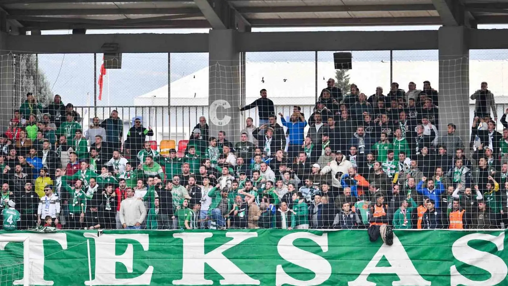 Bursaspor'a deplasmanda seyircisiz oynama cezası verildi