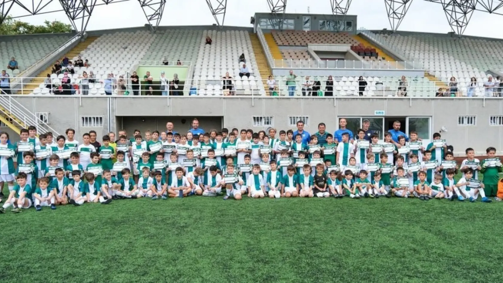 Bursaspor Futbol Okulu yaz dönemi sona erdi