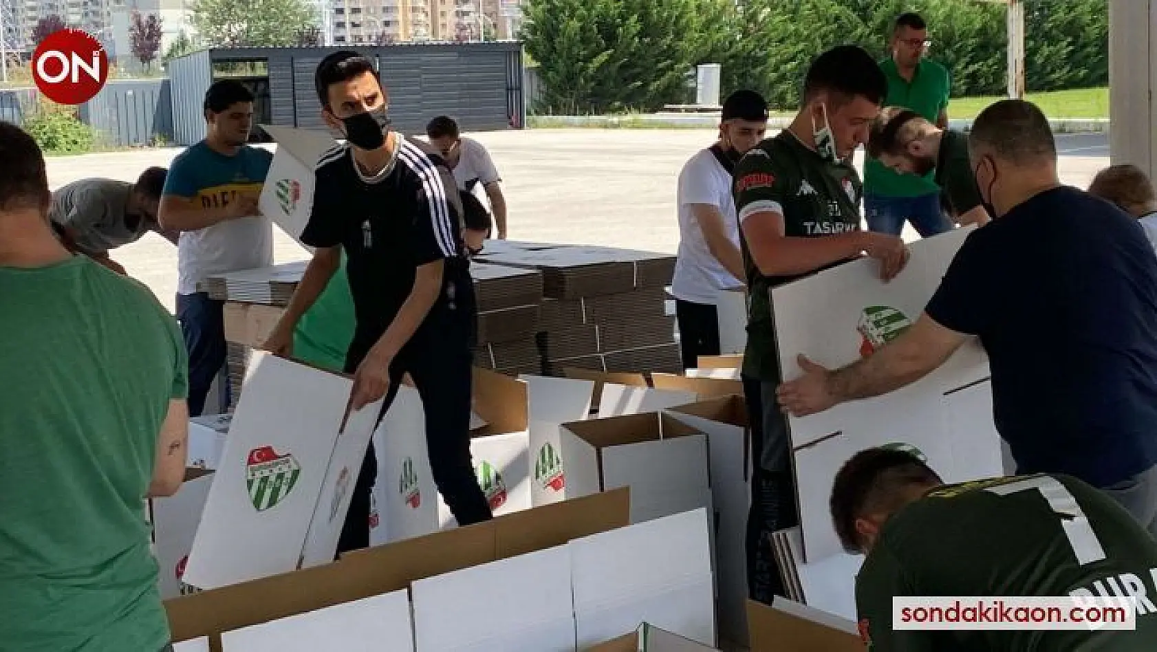 Bursaspor Kulübü, 500 aileye kurban eti ve gıda yardımı yaptı