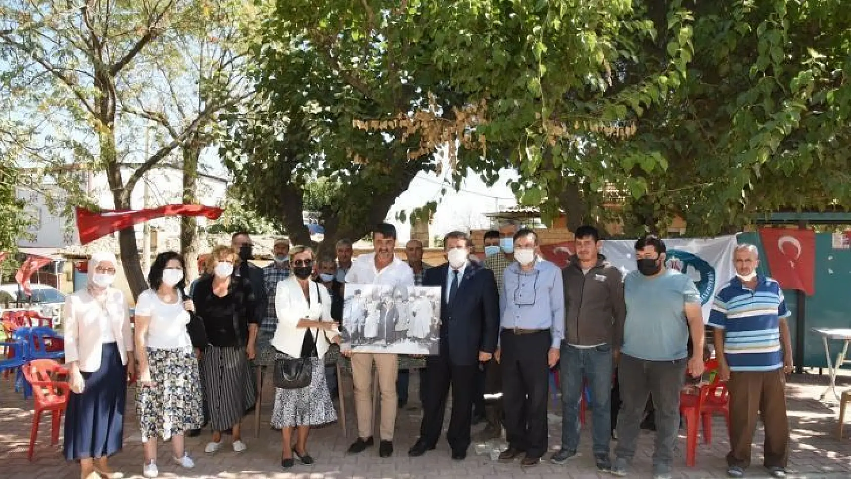Büyükşehir ve MASKİ ekipleri Ahmetli'de vatandaşları dinledi