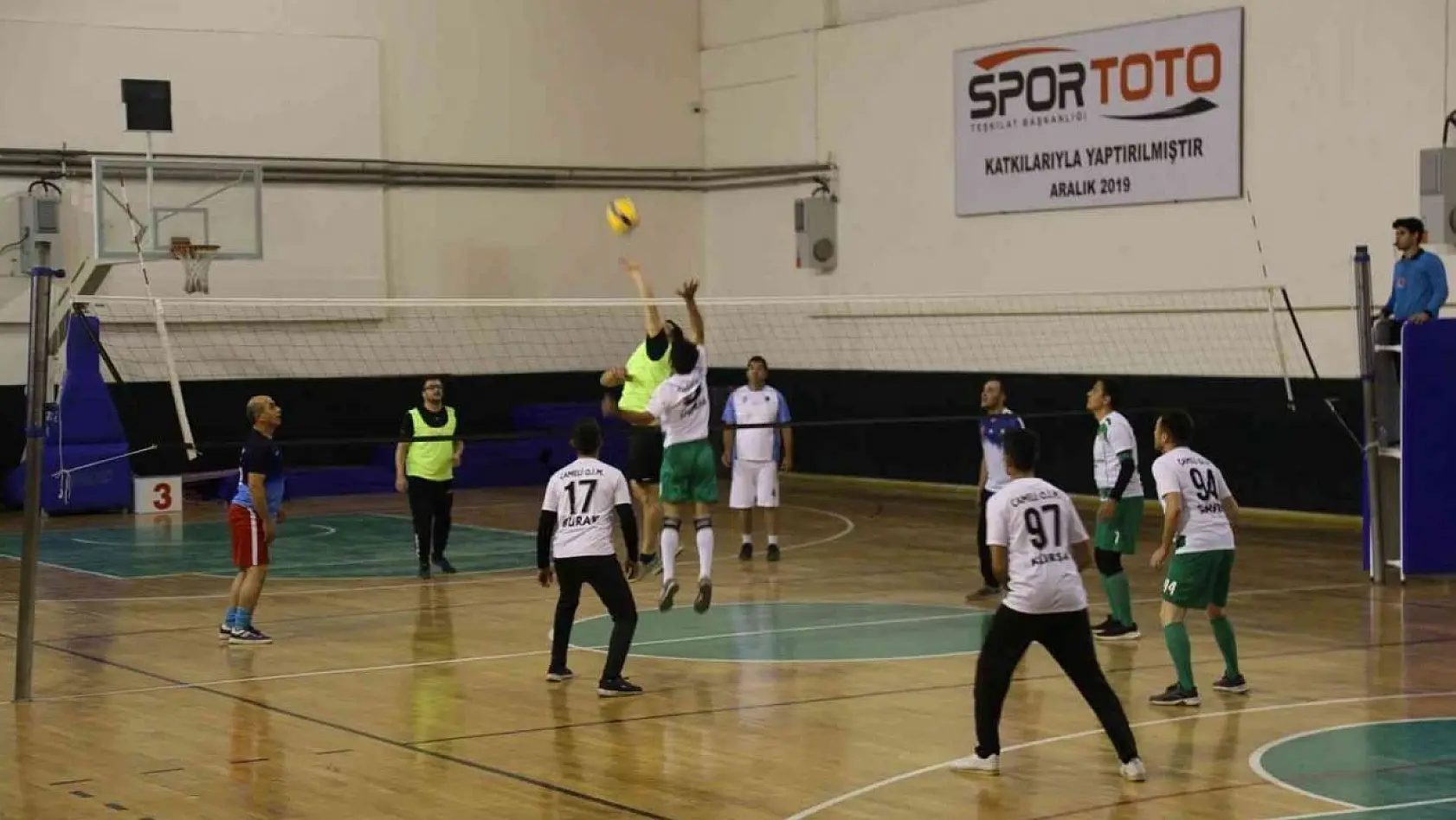 Çameli'nde kurumlar arası voleybol turnuvası başladı