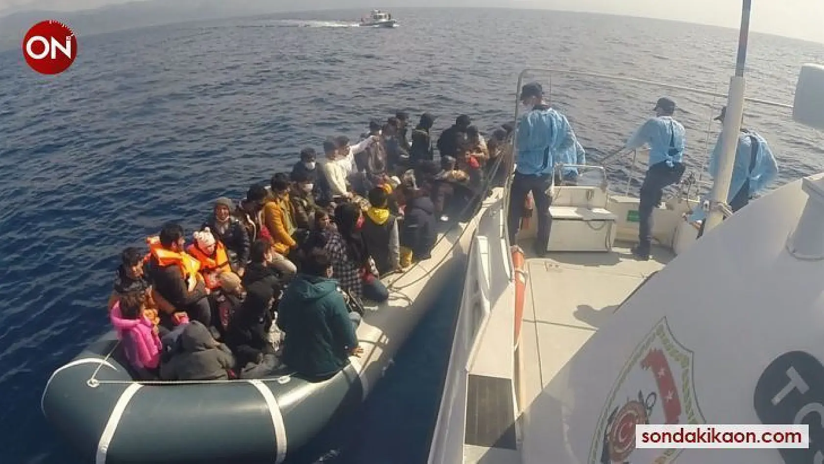 Çanakkale açıklarında 55 düzensiz göçmen kurtarıldı
