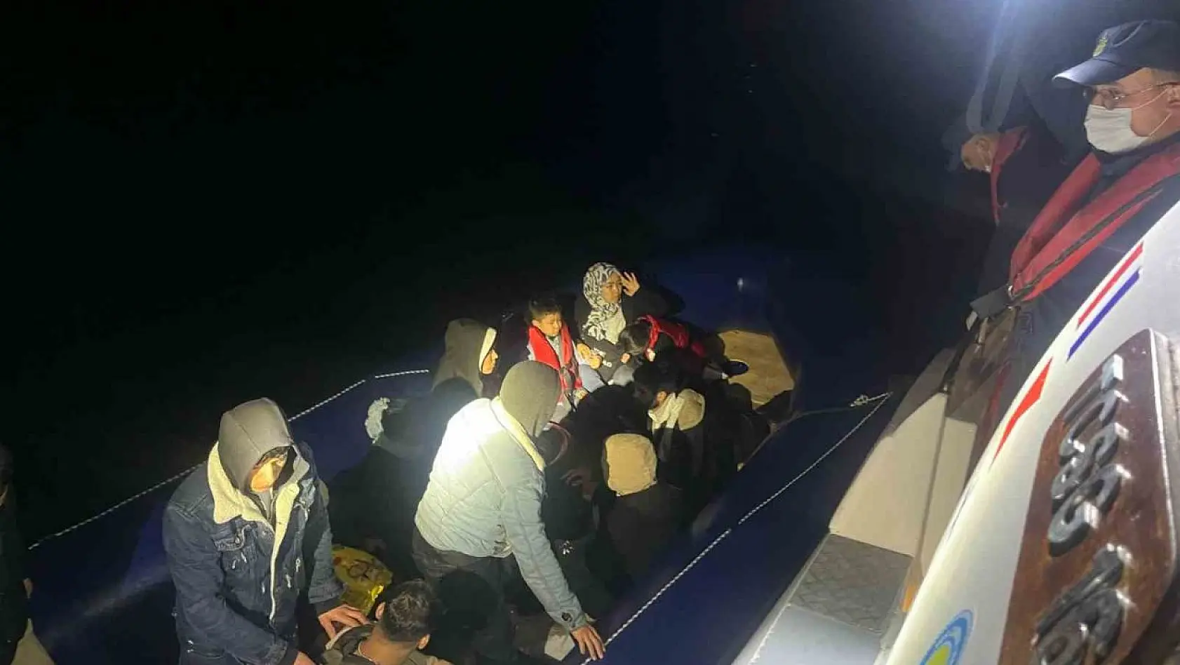 Çanakkale'de 17 kaçak göçmen yakalandı