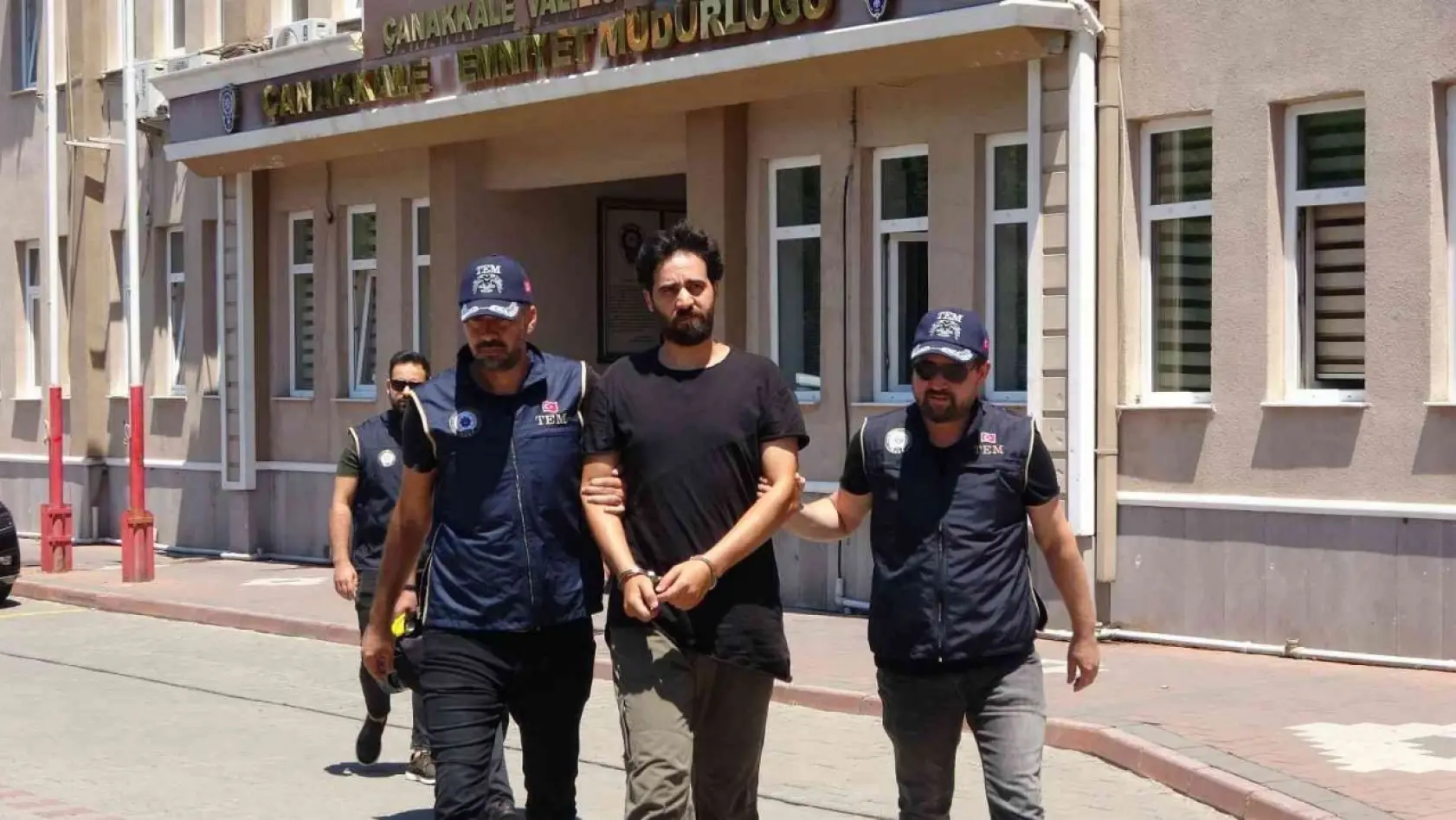 Çanakkale'de gözaltına alınan HDP'li vekilin oğlu adli kontrol şartıyla serbest bırakıldı