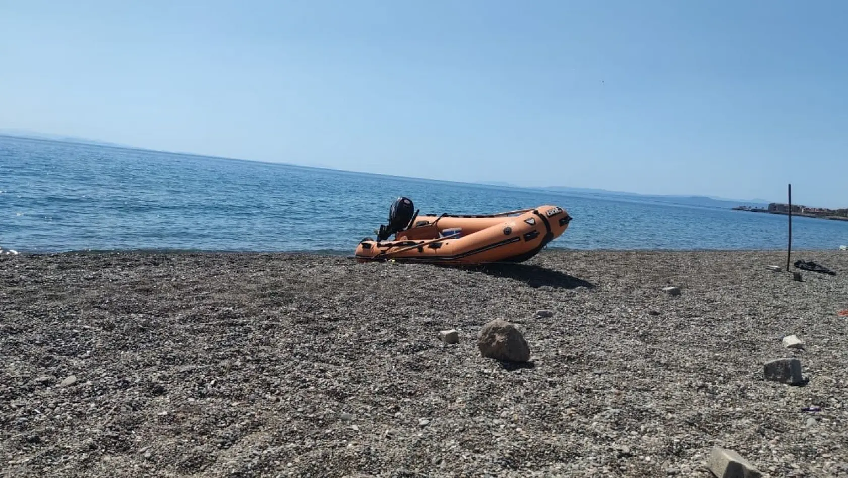 Çanakkale'de lastik botla denize açılan kişi kayboldu