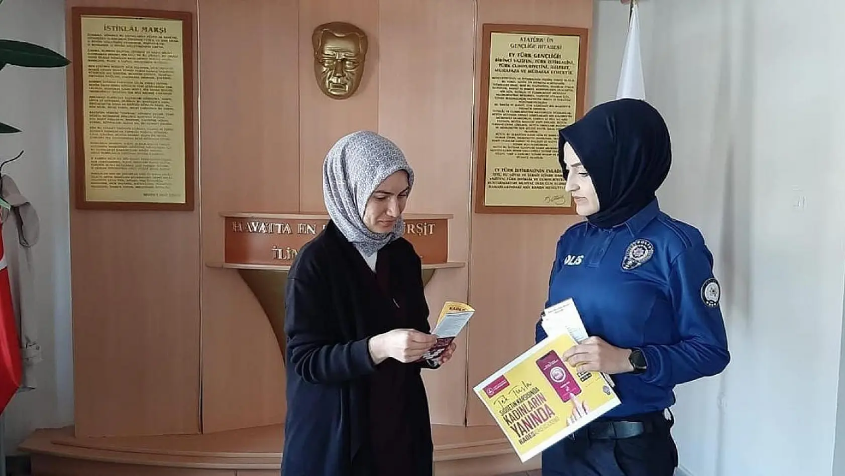 Çavdarhisar'da çalışan kadın personele 'KADES' uygulaması tanıtıldı