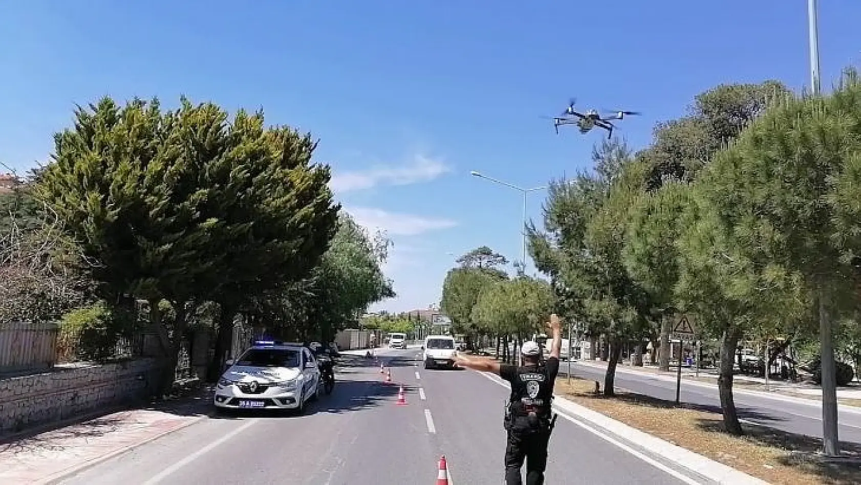 Çeşme'de dron destekli trafik denetimi