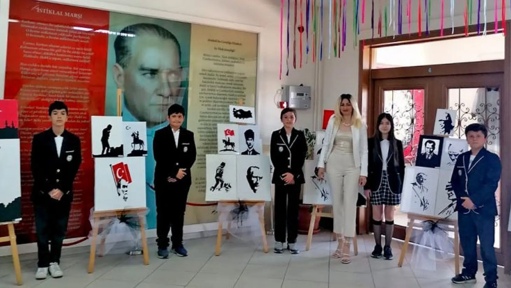 Çeşmeli öğrenciler Atatürk sevgisini tuvale yansıttı