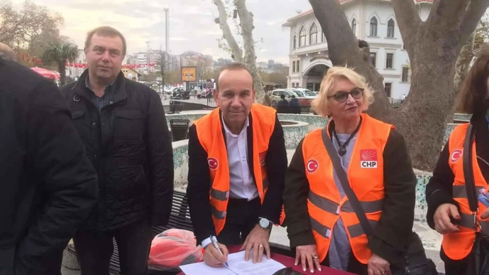CHP'li Başkan su indirimi duydu, imza kampanyası başlattı