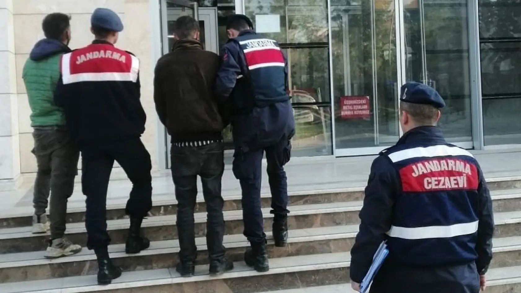 Çine'de inşaattan malzeme çalan hırsızlar tutuklandı