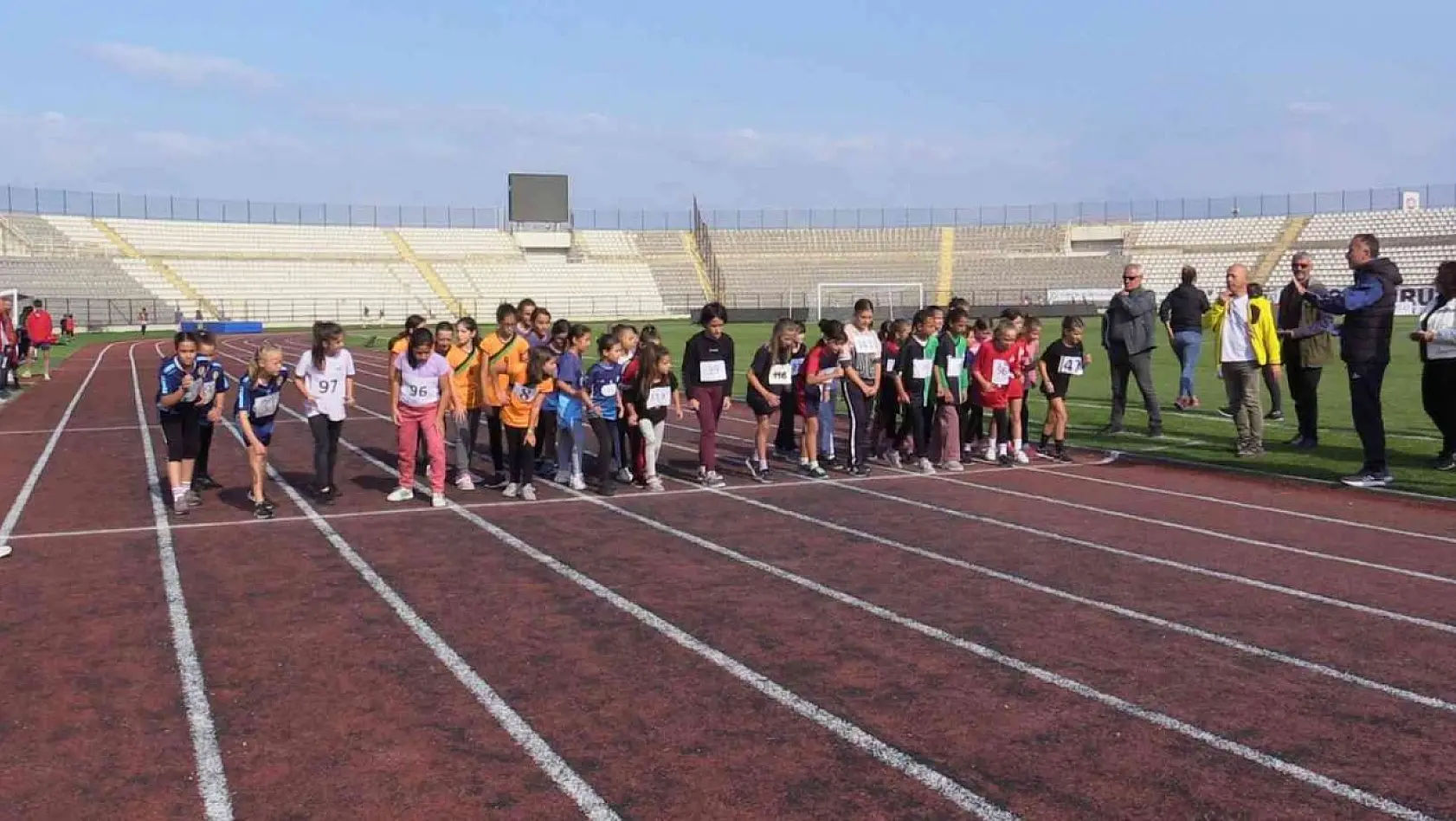 Cumhuriyet Bayramı etkinlikleri çerçevesinde atletizm yarışı düzenlendi