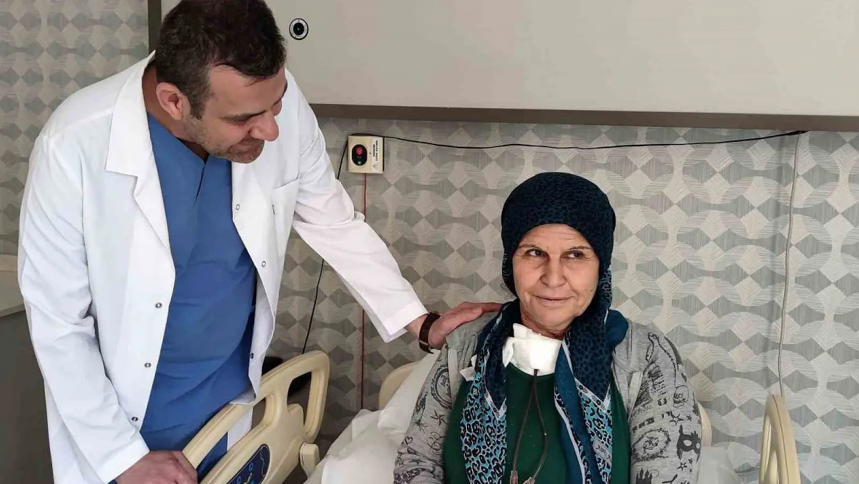 Daha önce 3 kez ameliyat olduğu tiroid kanserinden Egekent Hastanesi'nde kurtuldu