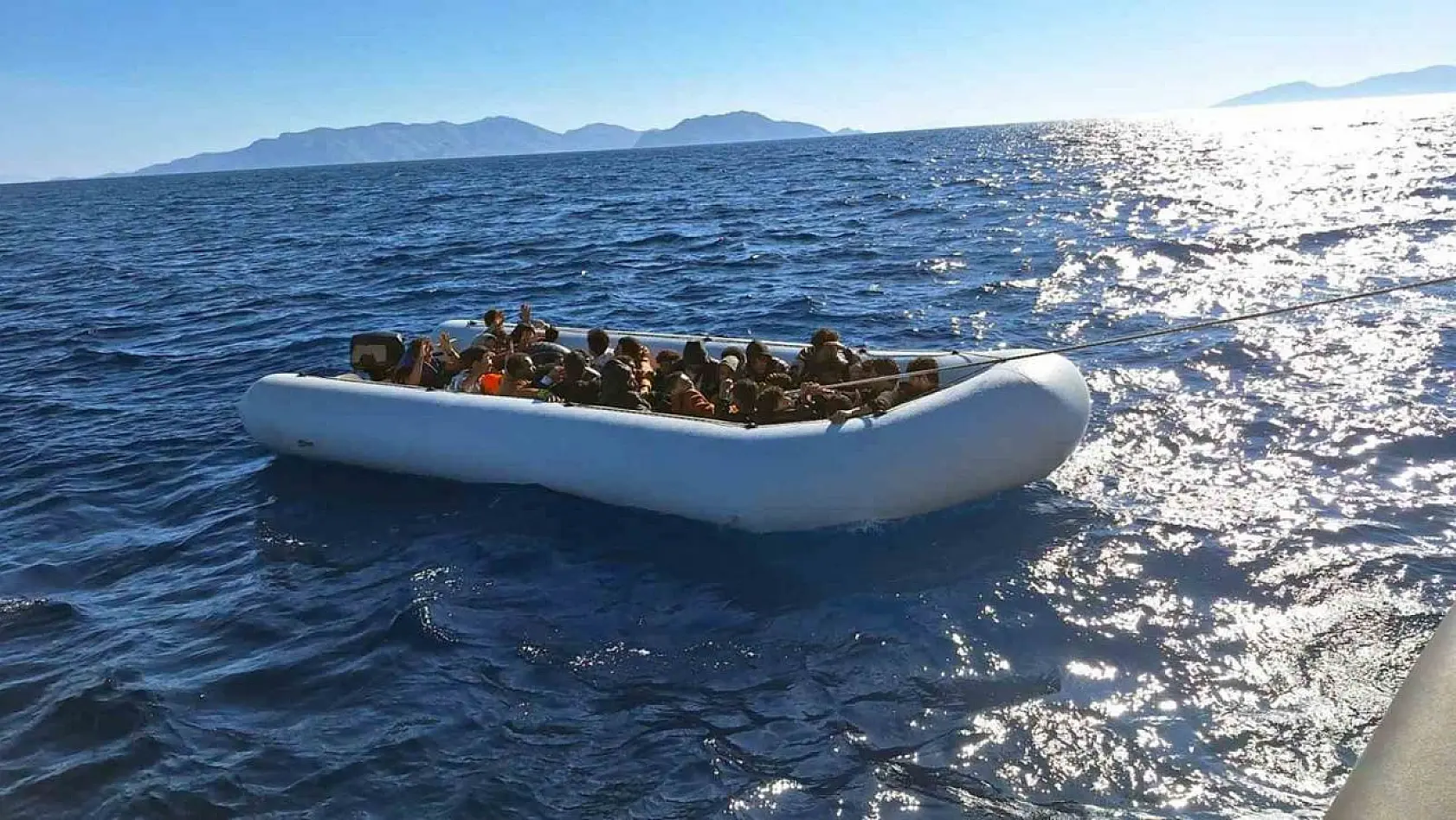 Datça'da 25 düzensiz göçmen kurtarıldı