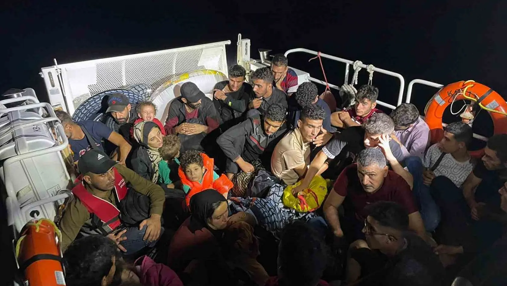 Datça'da 30 düzensiz göçmen yakalandı