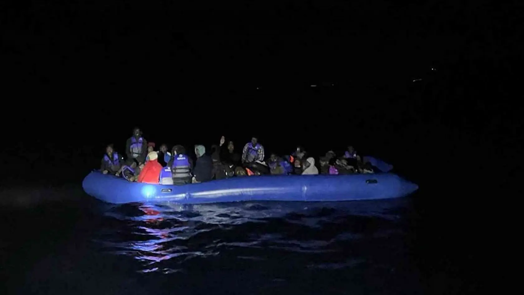 Datça'da 35 düzensiz göçmen kurtarıldı