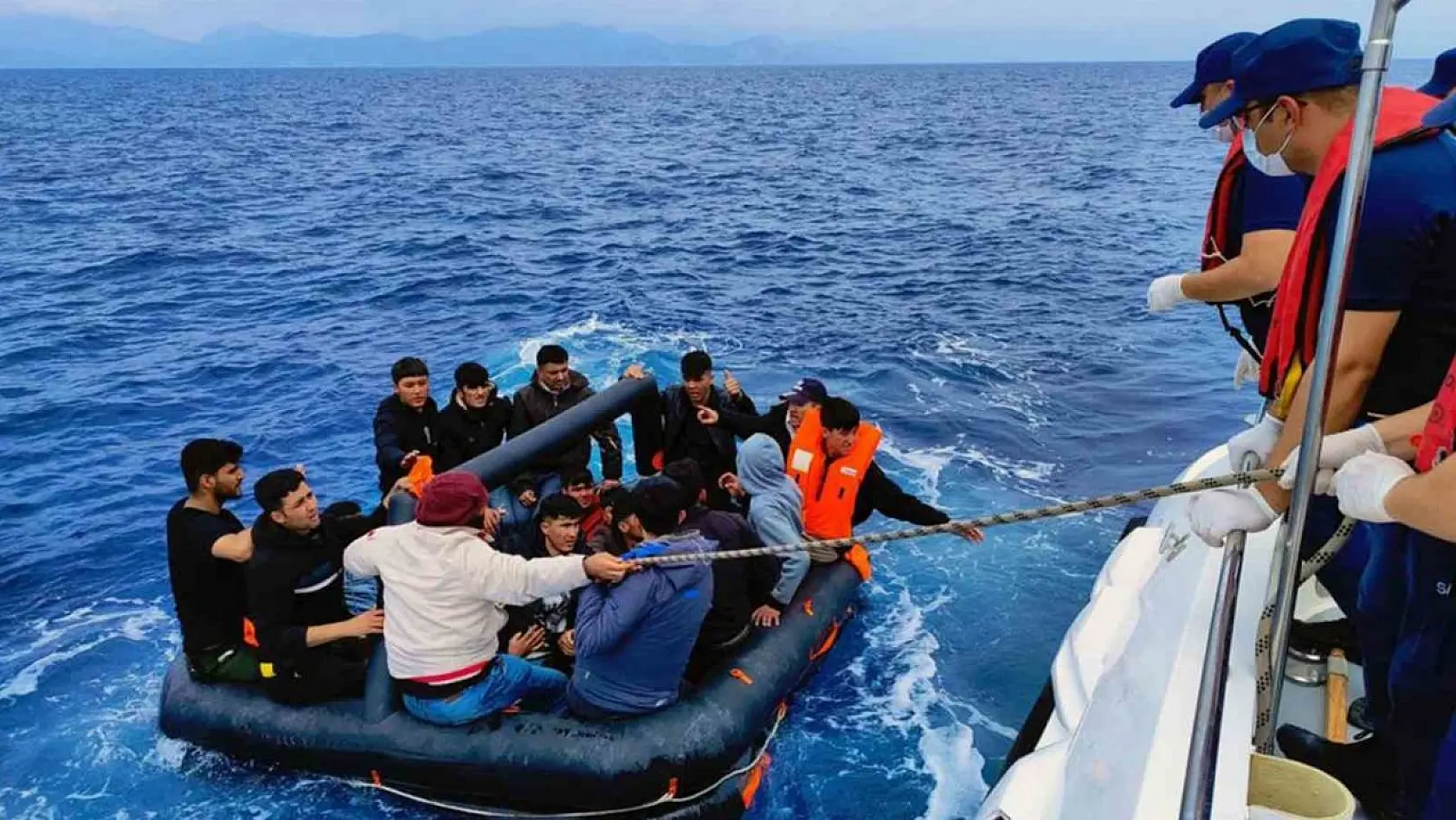 Datça'da 50 düzensiz göçmen kurtarıldı