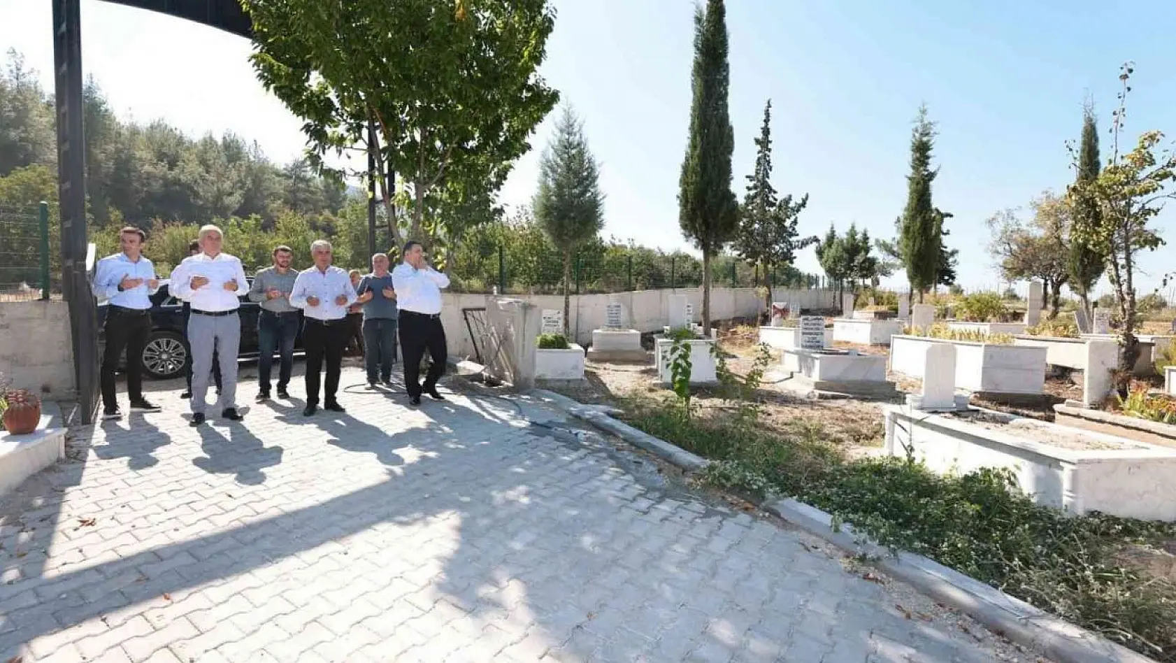 Denizli'de mezarlıklar yenileniyor