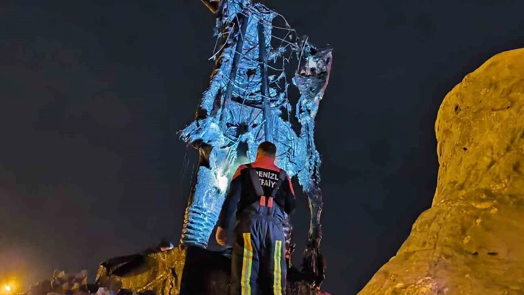 Denizli'de Milli Mücadele kahramanının heykeli kundaklandı