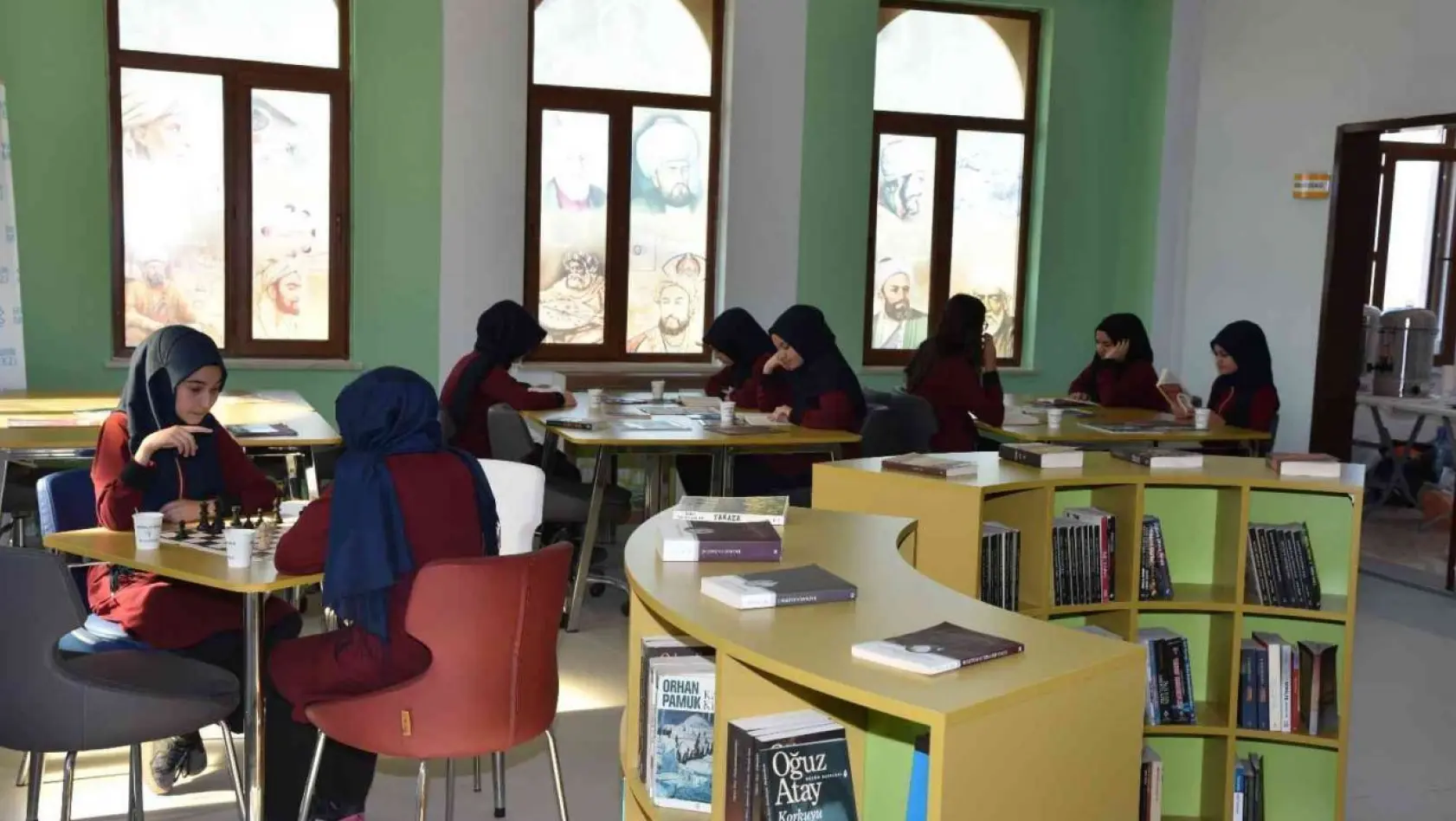 Denizli'de okul kütüphaneleri kitaplarla zenginleşti