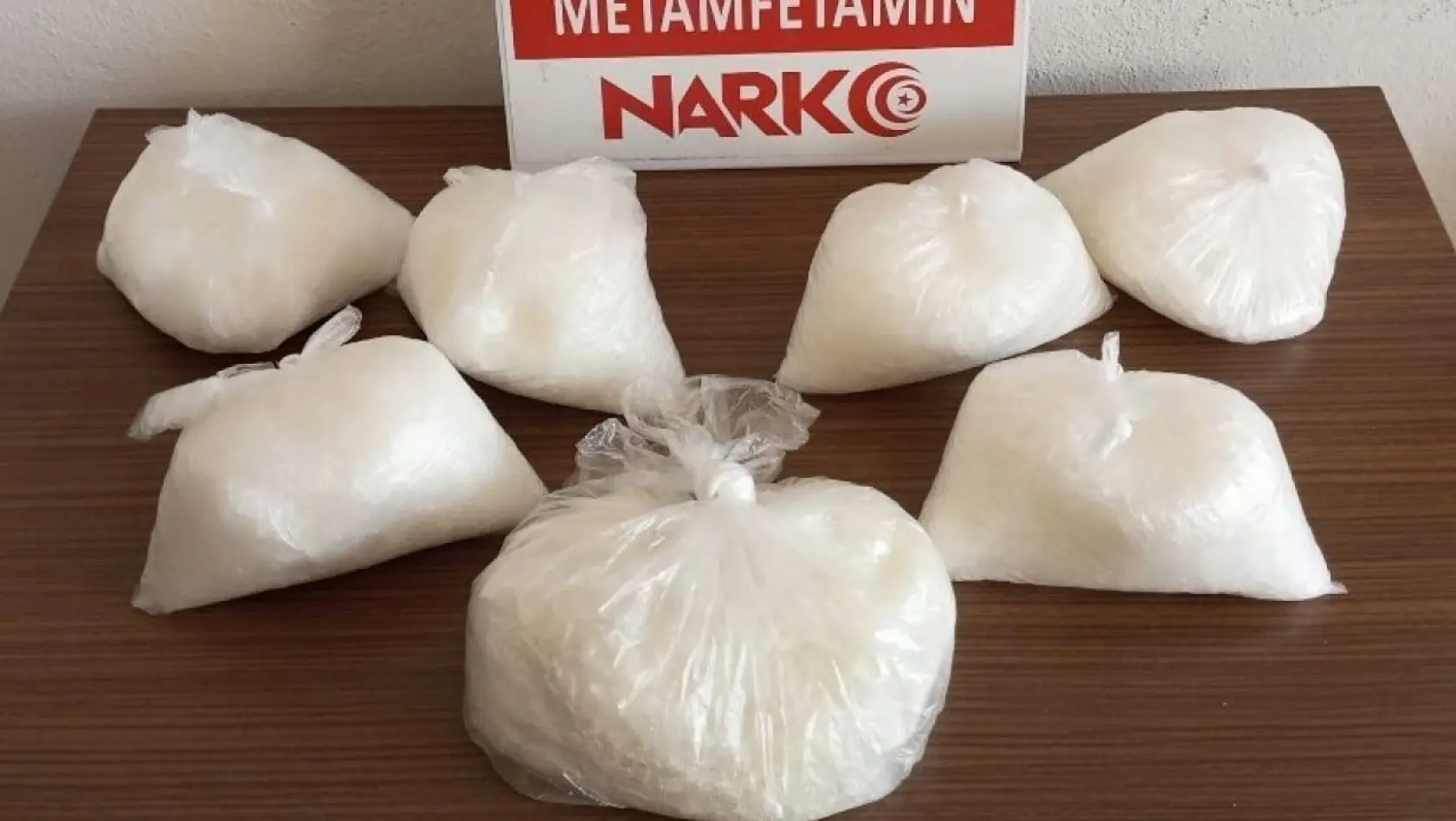 Denizli'de tacirlere darbe kilolarca uyuşturucuyla yakalandılar