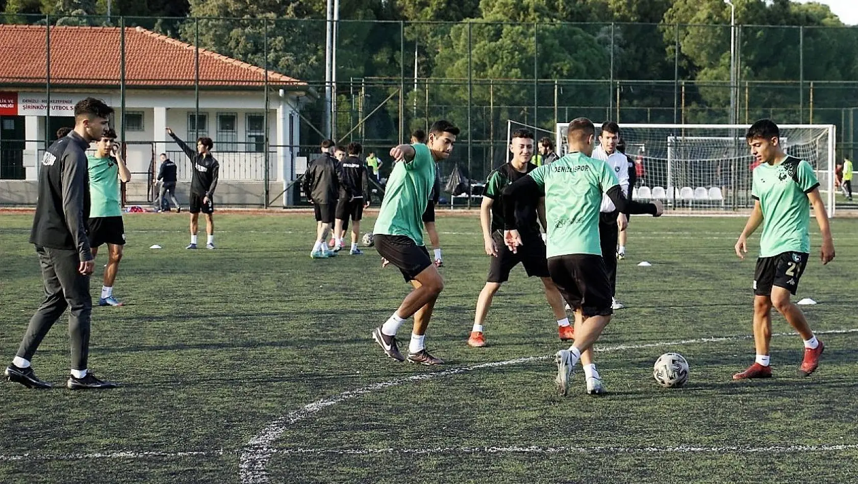 Denizlispor U19 Takımı, ilk yarıda zirveye ortak oldu