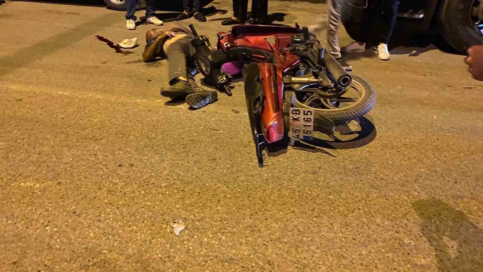 Devrilen motosikletin sürücüsü ağır yaralandı