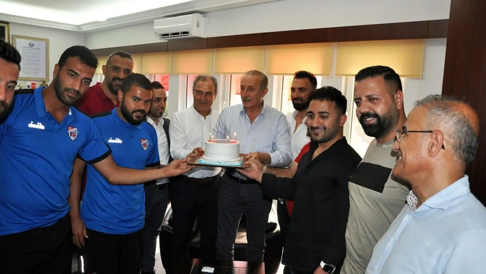 Didim Belediyespor'dan Başkan Atabay'a doğum günü sürprizi