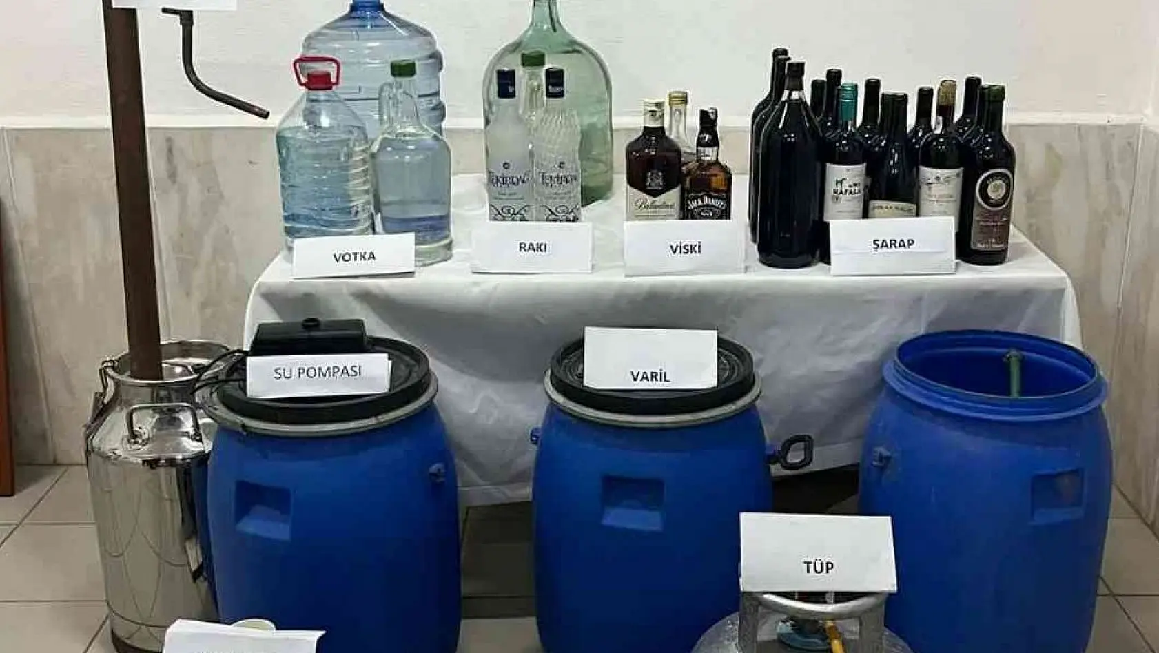 Didim'de 350 litre kaçak içki ele geçirildi