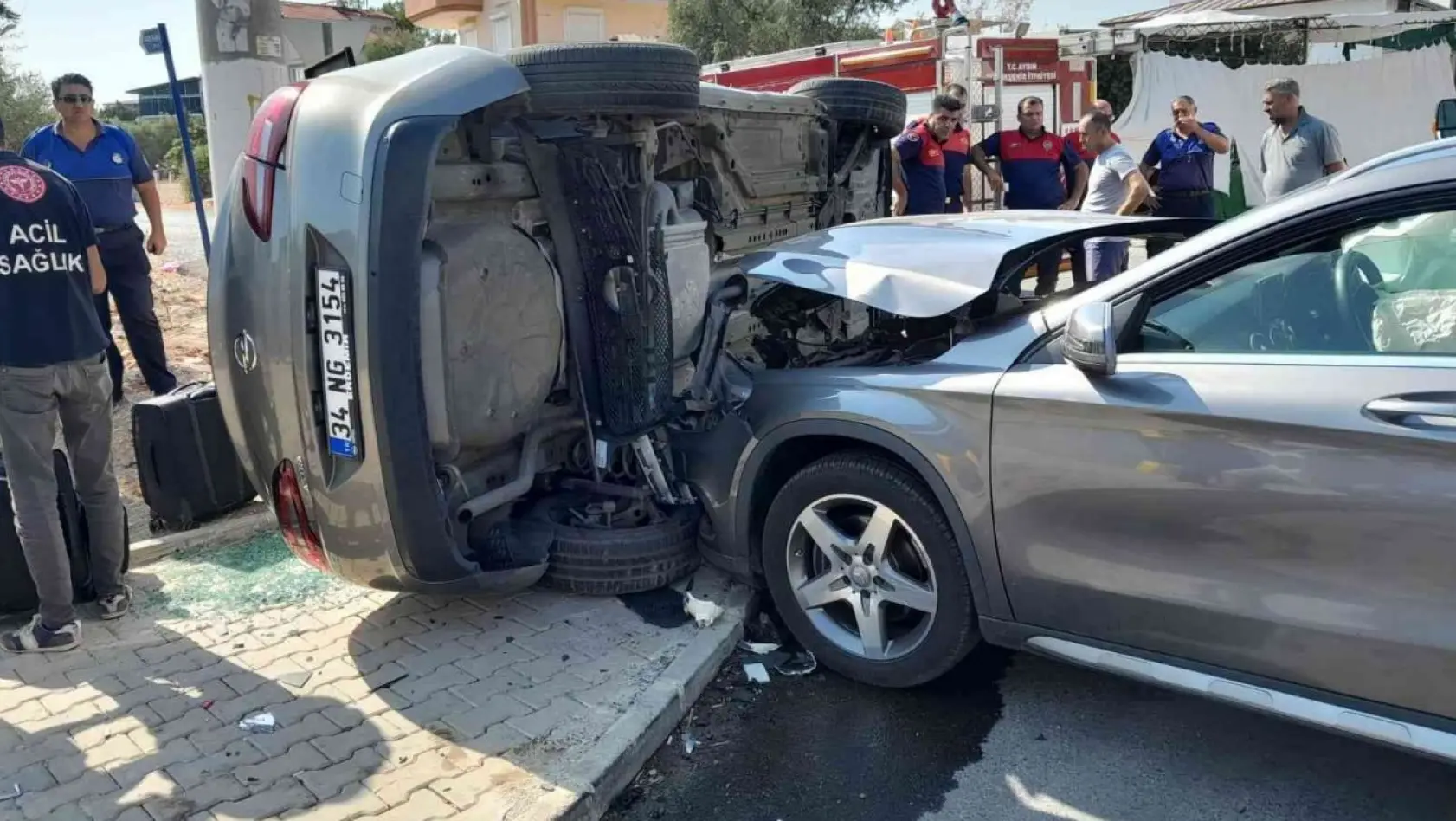 Didim'de otomobiller çarpıştı: 3 yaralı