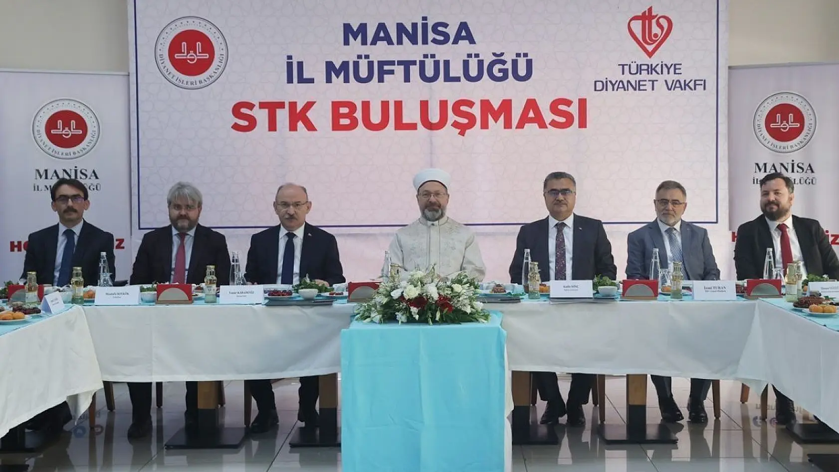 Diyanet İşleri Başkanı Erbaş, Manisa'da STK temsilcileri ile bir araya geldi
