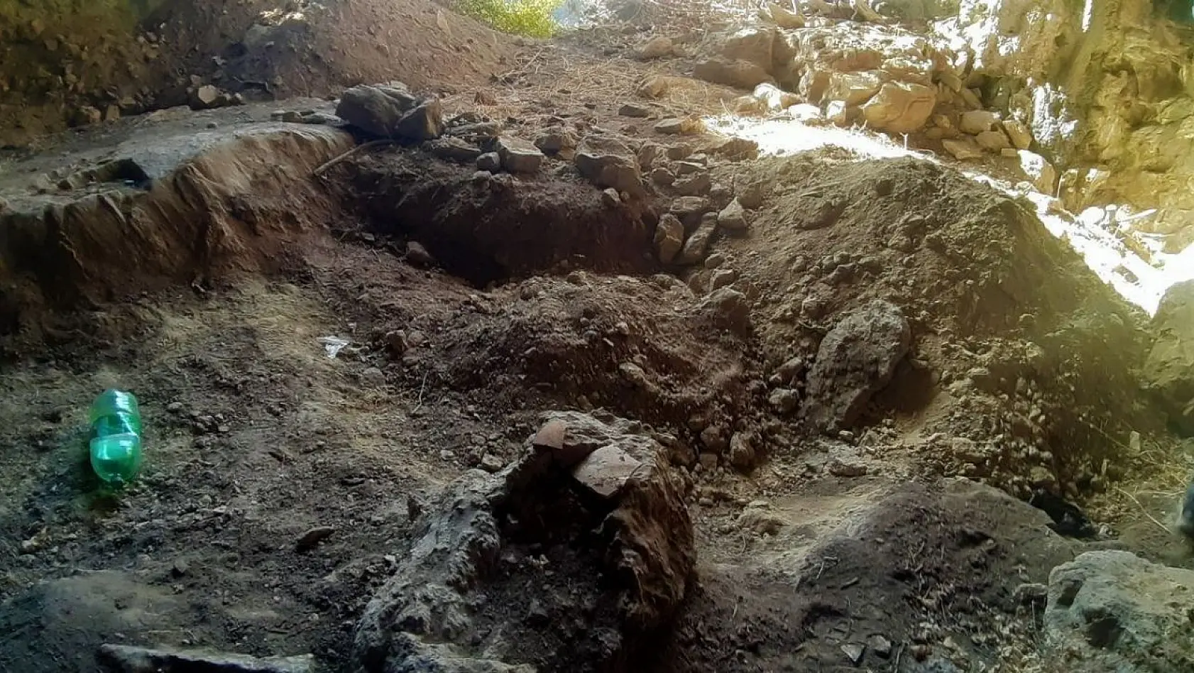 Doğaseverler Latmos'a ve kaçak kazılara dikkat çekti