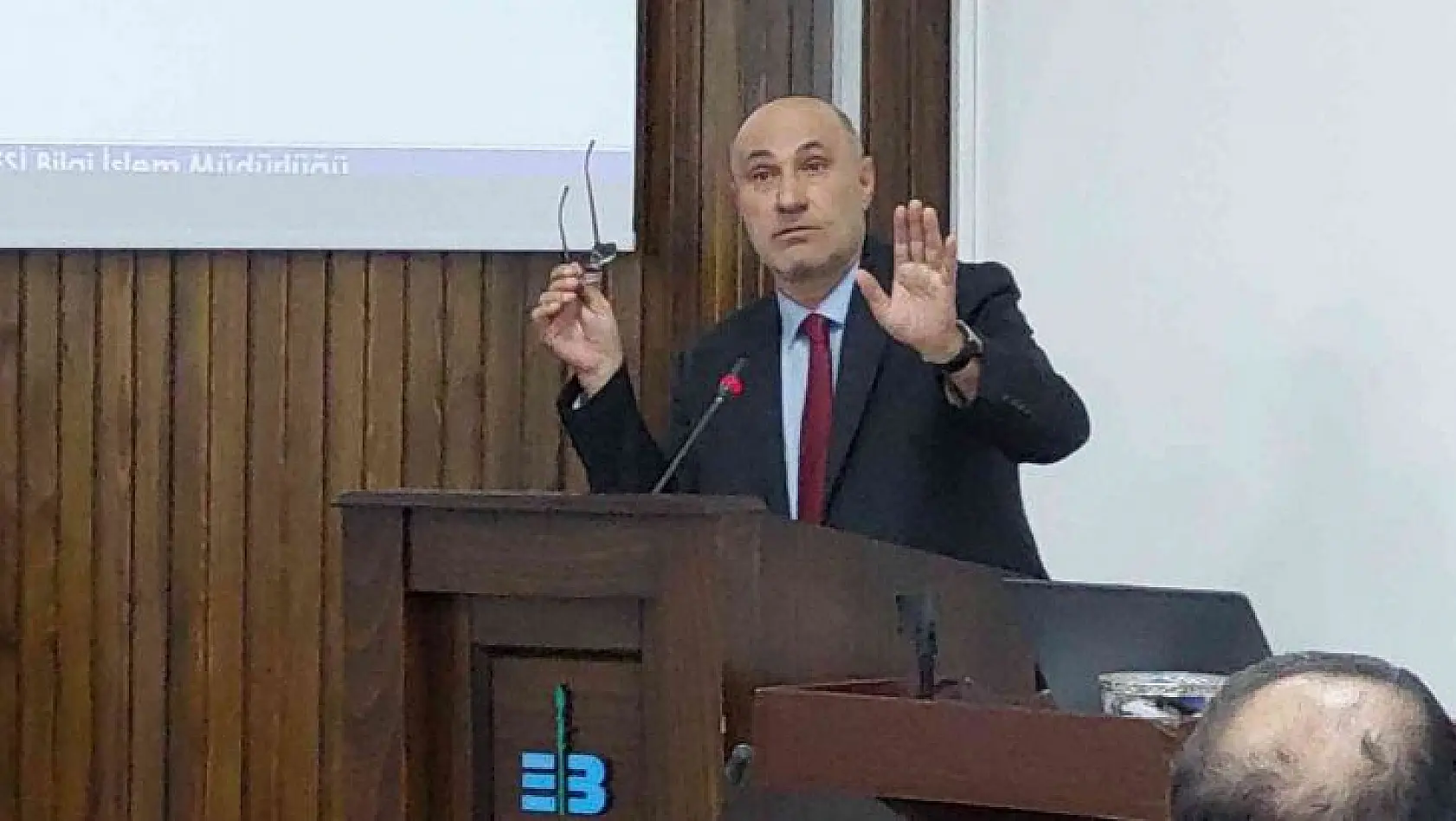 Edremit Belediye Meclisi Cumhur İttifakı Grup Sözcüsü Murat Tuna 'Böyle belediye yönetilmez'