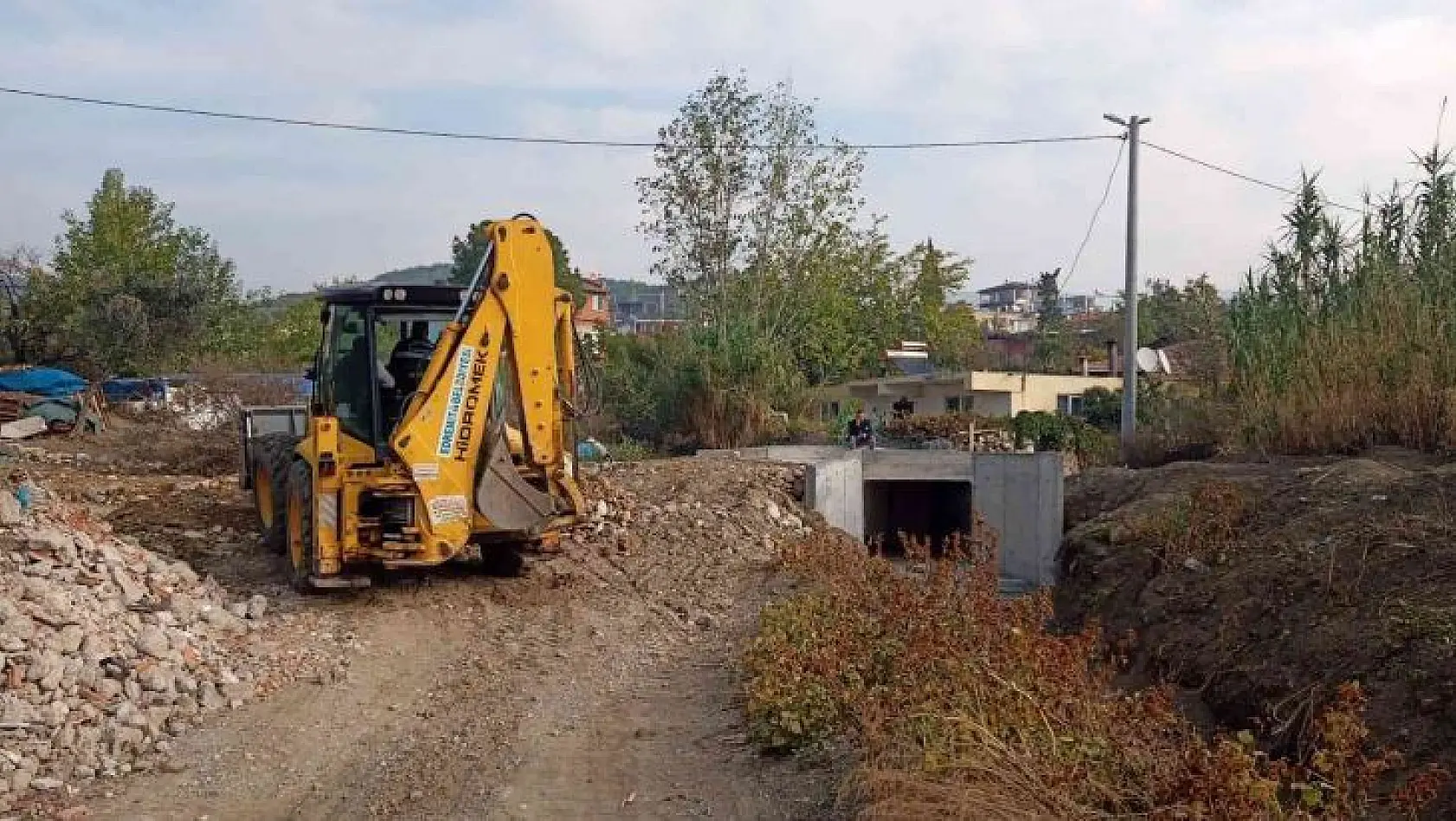 Edremit Belediyesi merkez-kırsal ayrımı yapmadan çalışıyor