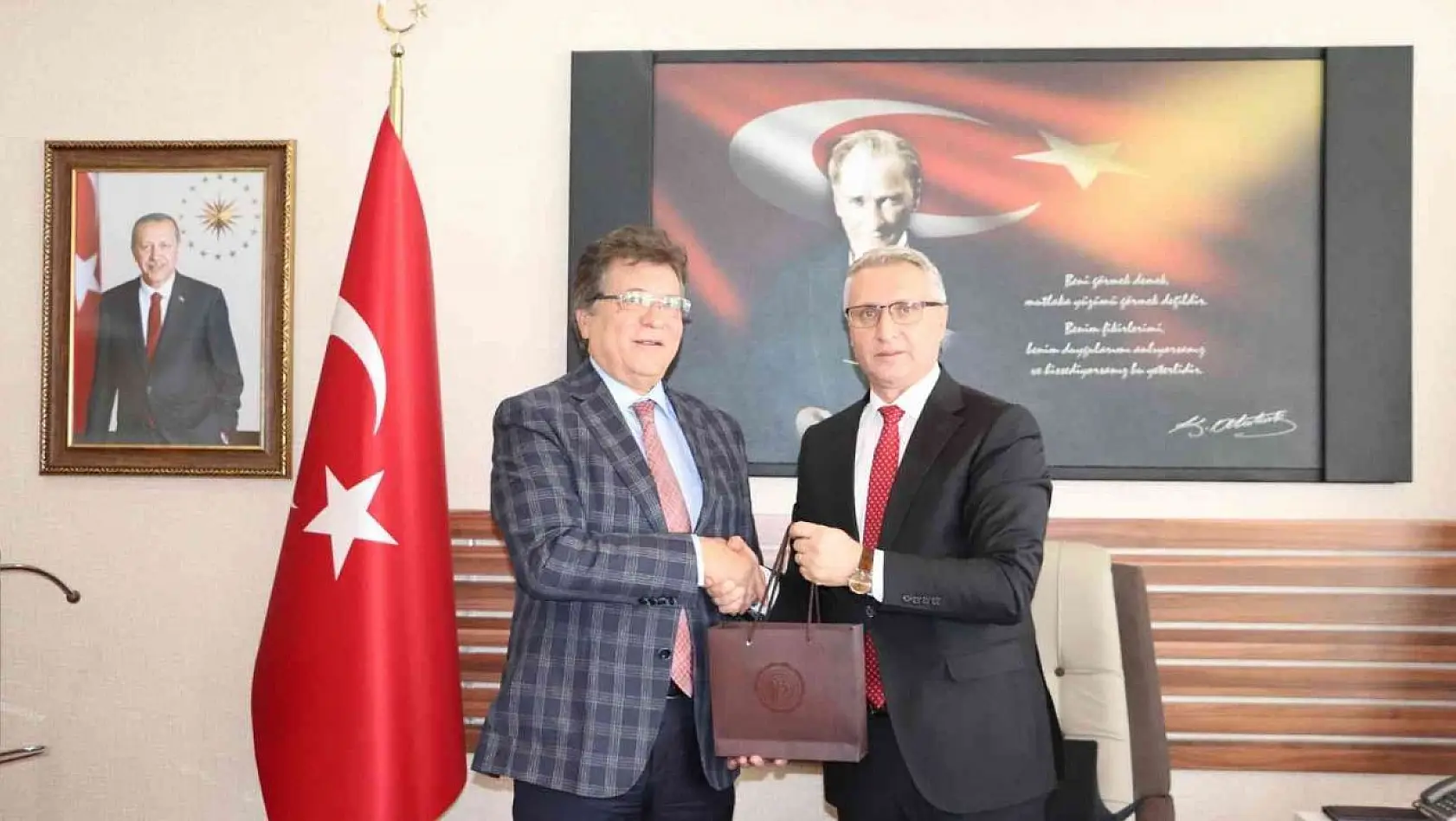 Edremit İlçe Milli Eğitim Müdürü Ciğer'e, Belediye Başkanı Arslan'dan ziyaret