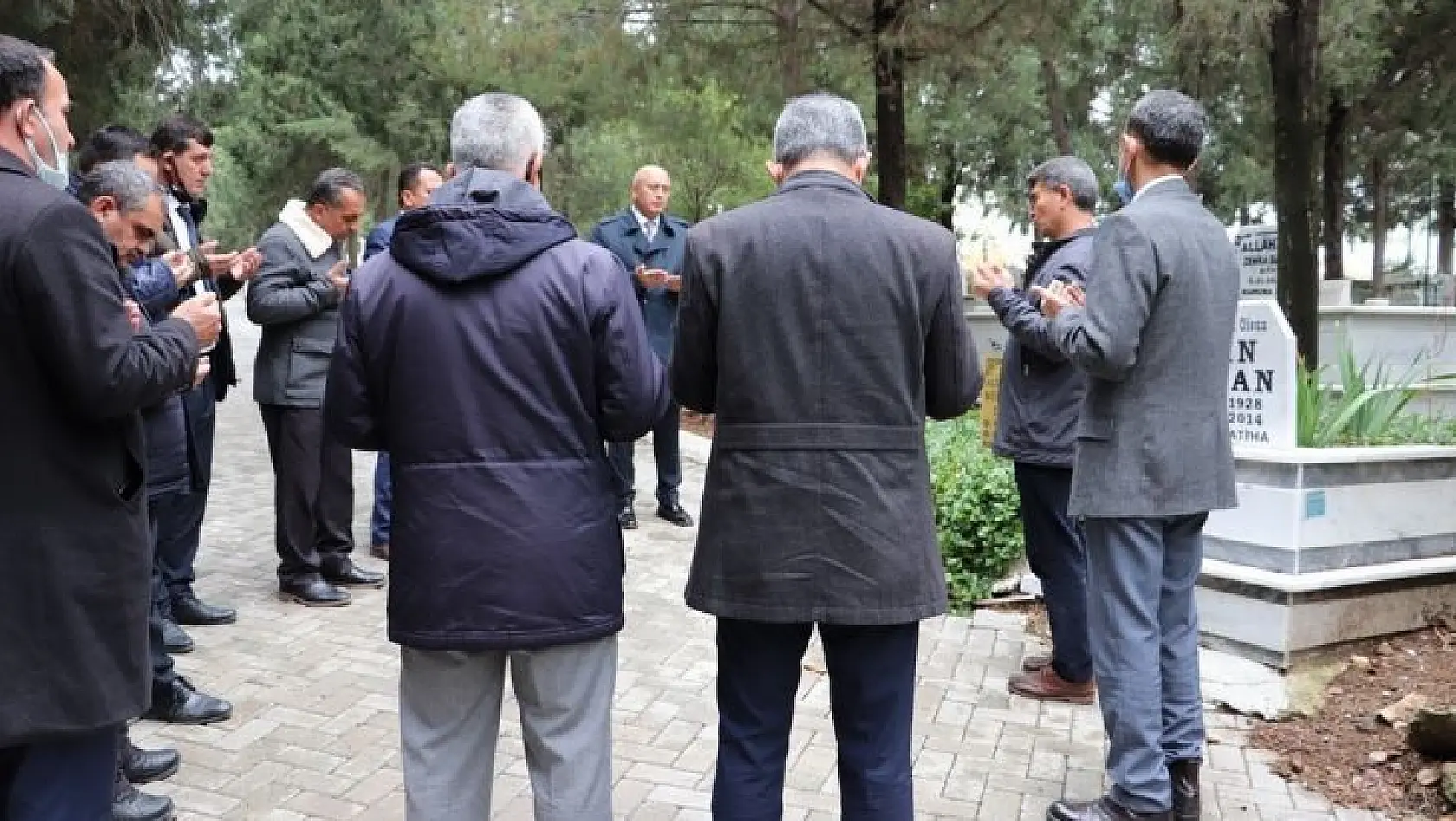 Edremit'te ilçe milli eğitim kurucu müdürlerine onur plaketi