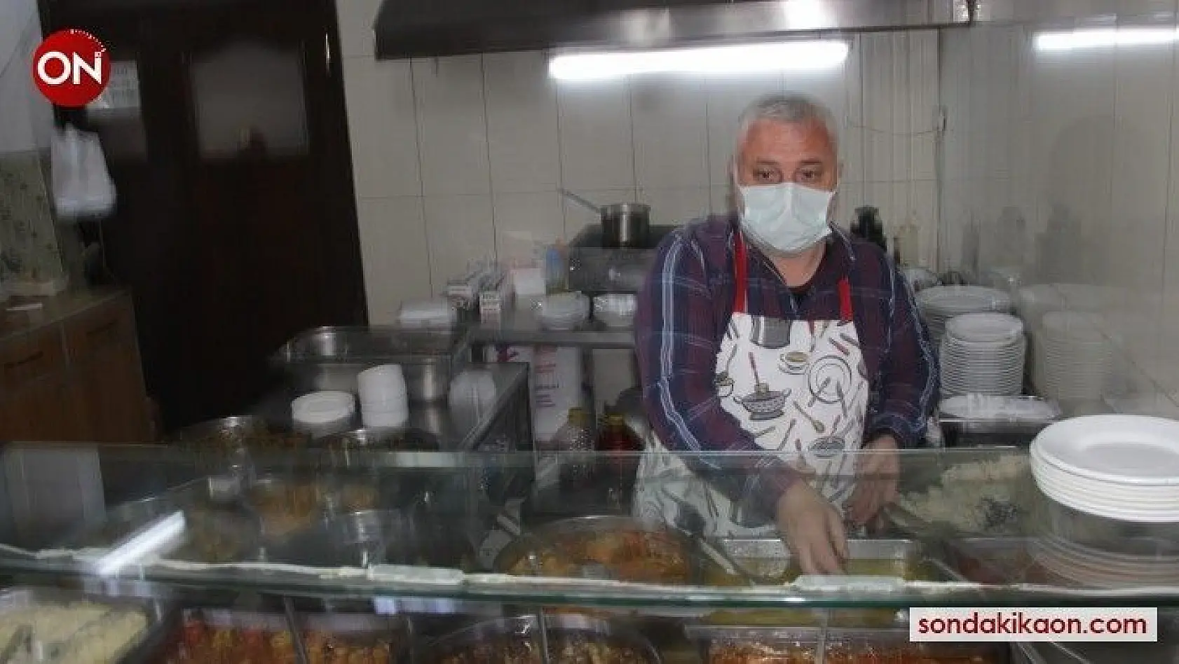 Edremit'te lokanta, kafe gibi işletmeler yüzde 50 kapasite ile tekrar açıldı