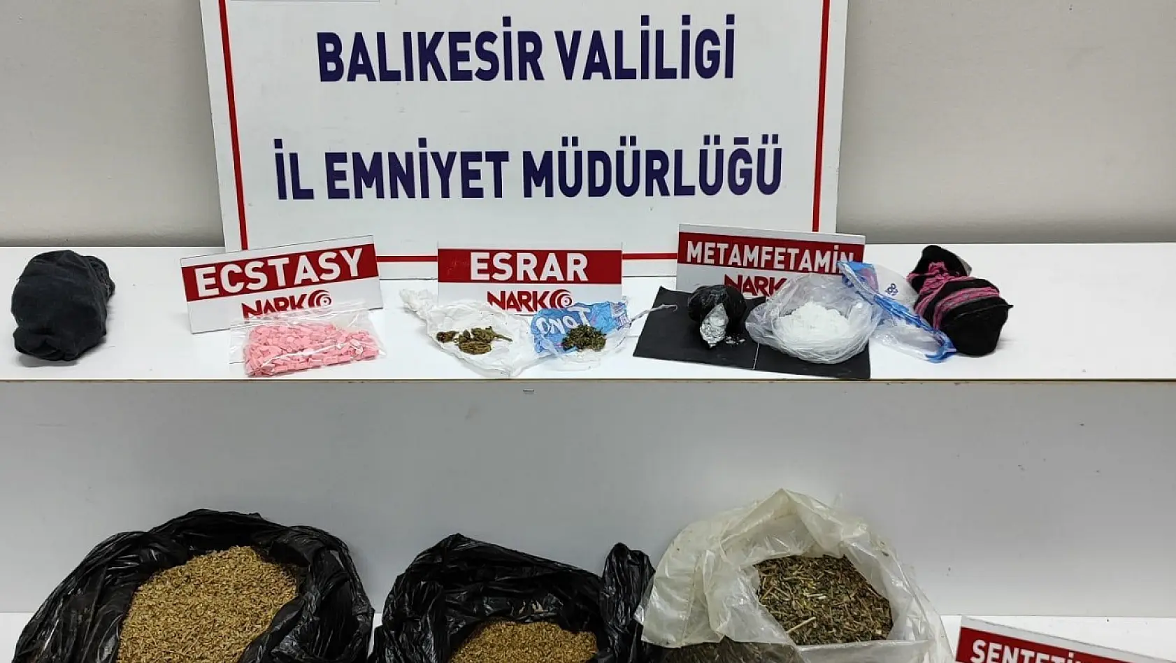 Edremit'te narkotik operasyonları: Çok miktarda uyuşturucu madde ele geçirildi