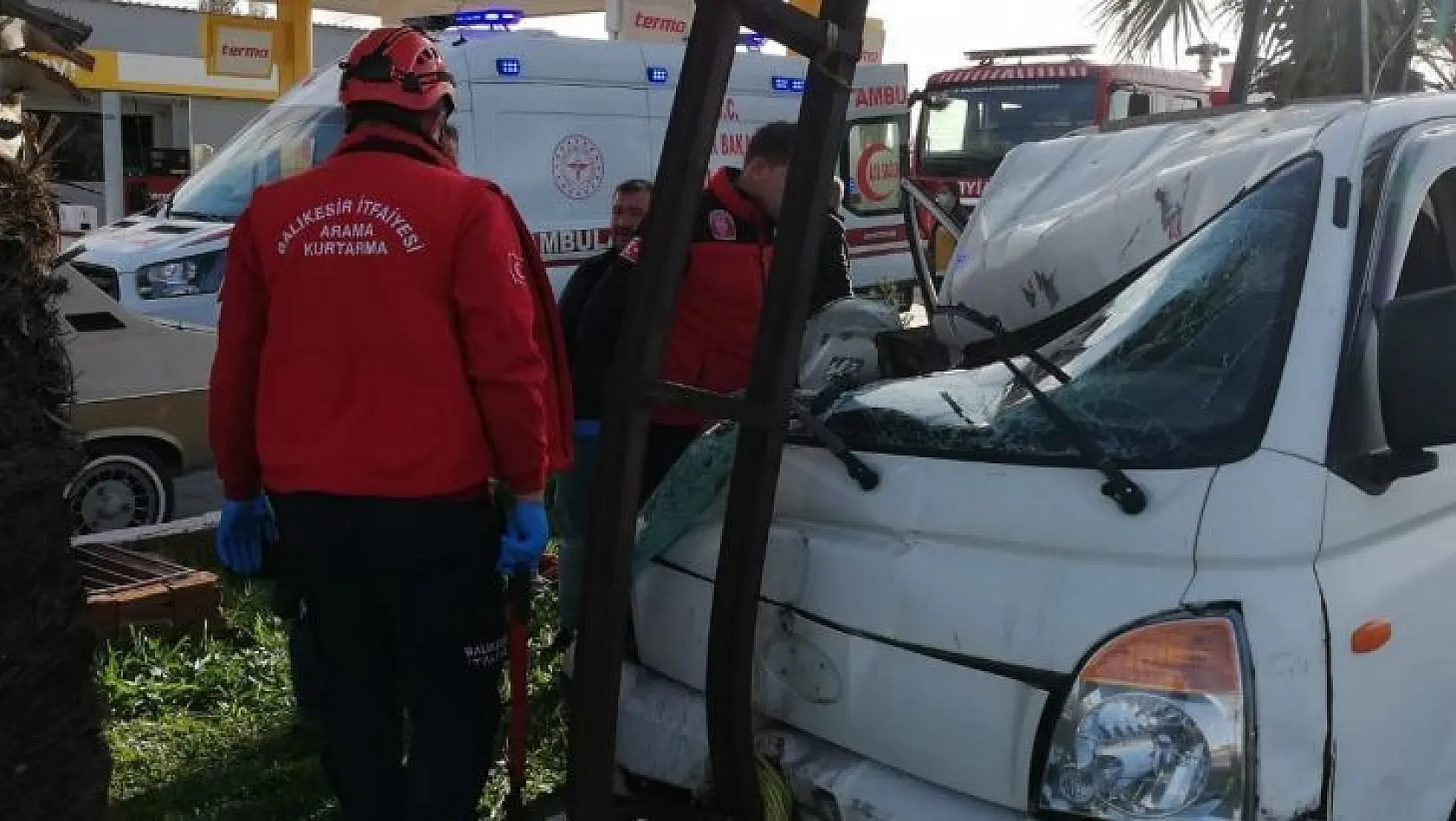 Edremit'te trafik kazası: 3 yaralı
