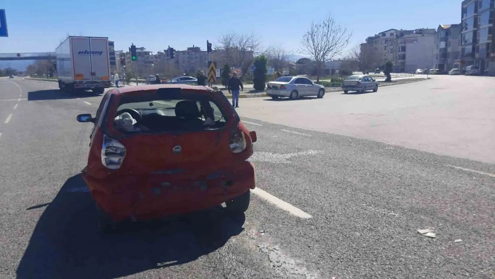 Edremit'te zincirleme trafik kazası: 1 yaralı