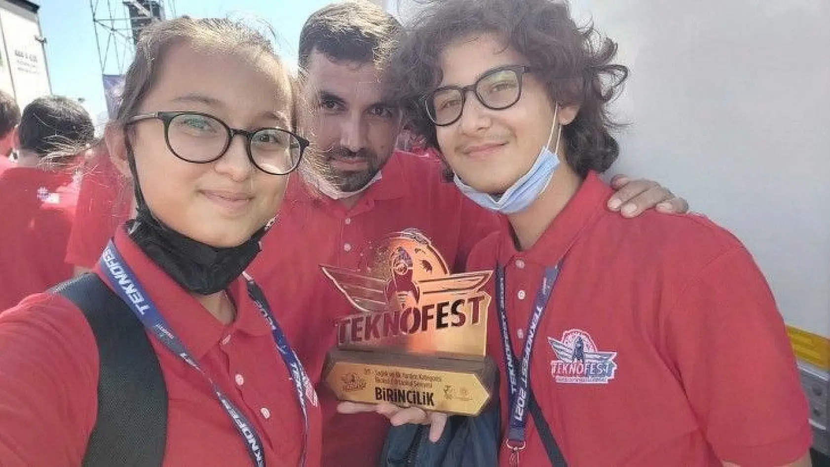 Edremitli gençler Teknofest'te birinci oldu