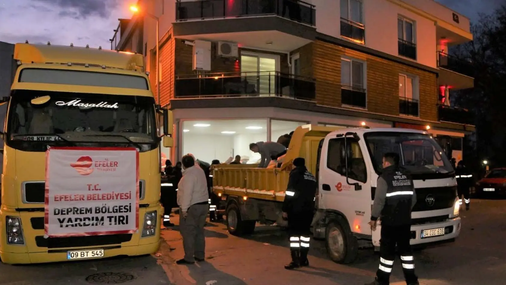 Efeler Belediyesi'nin yardım tırı depremzedeler için yola çıktı