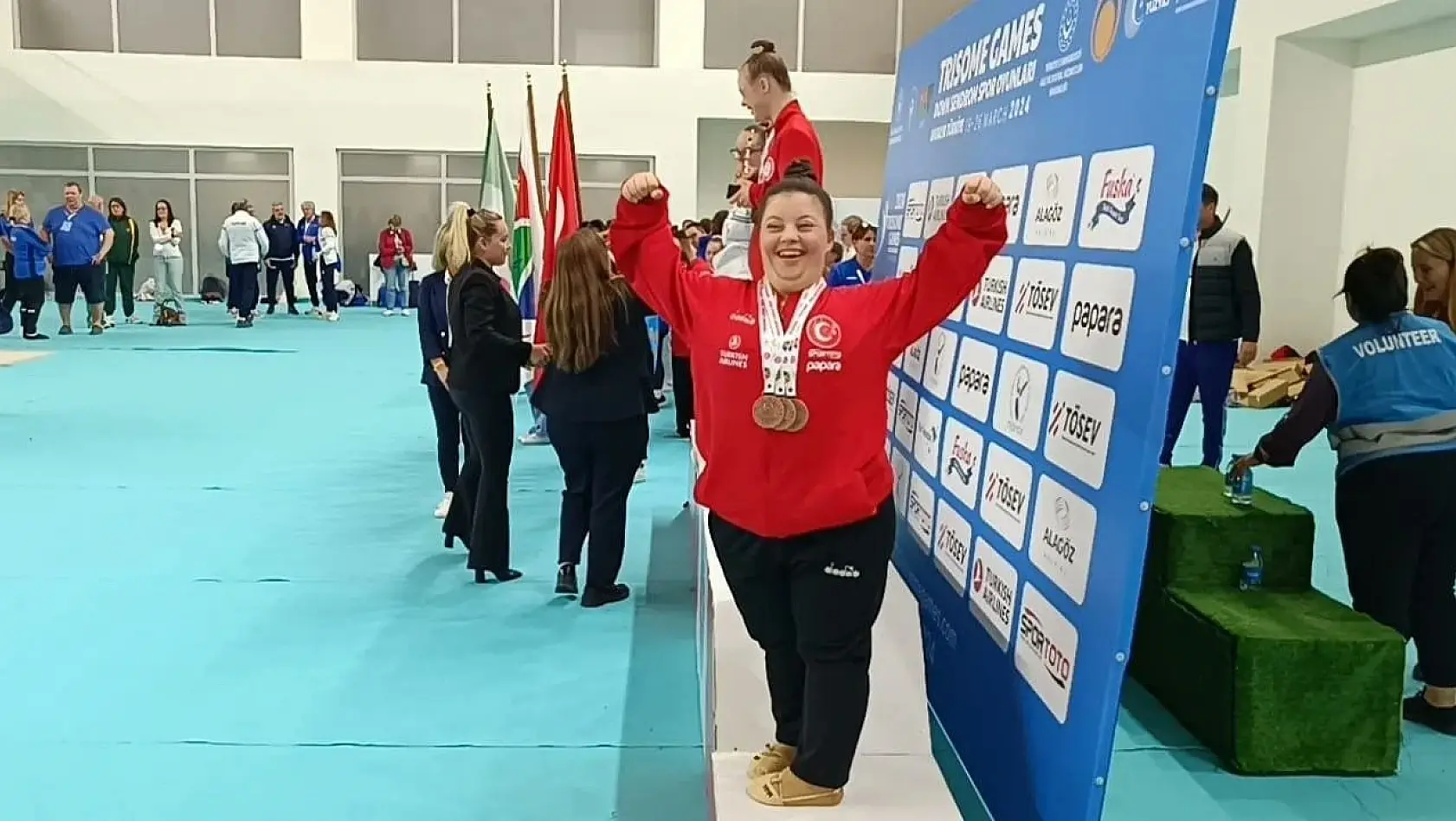 Egeli Down sendromlu cimnastikçi Selin Durgut, dünya üçüncüsü oldu