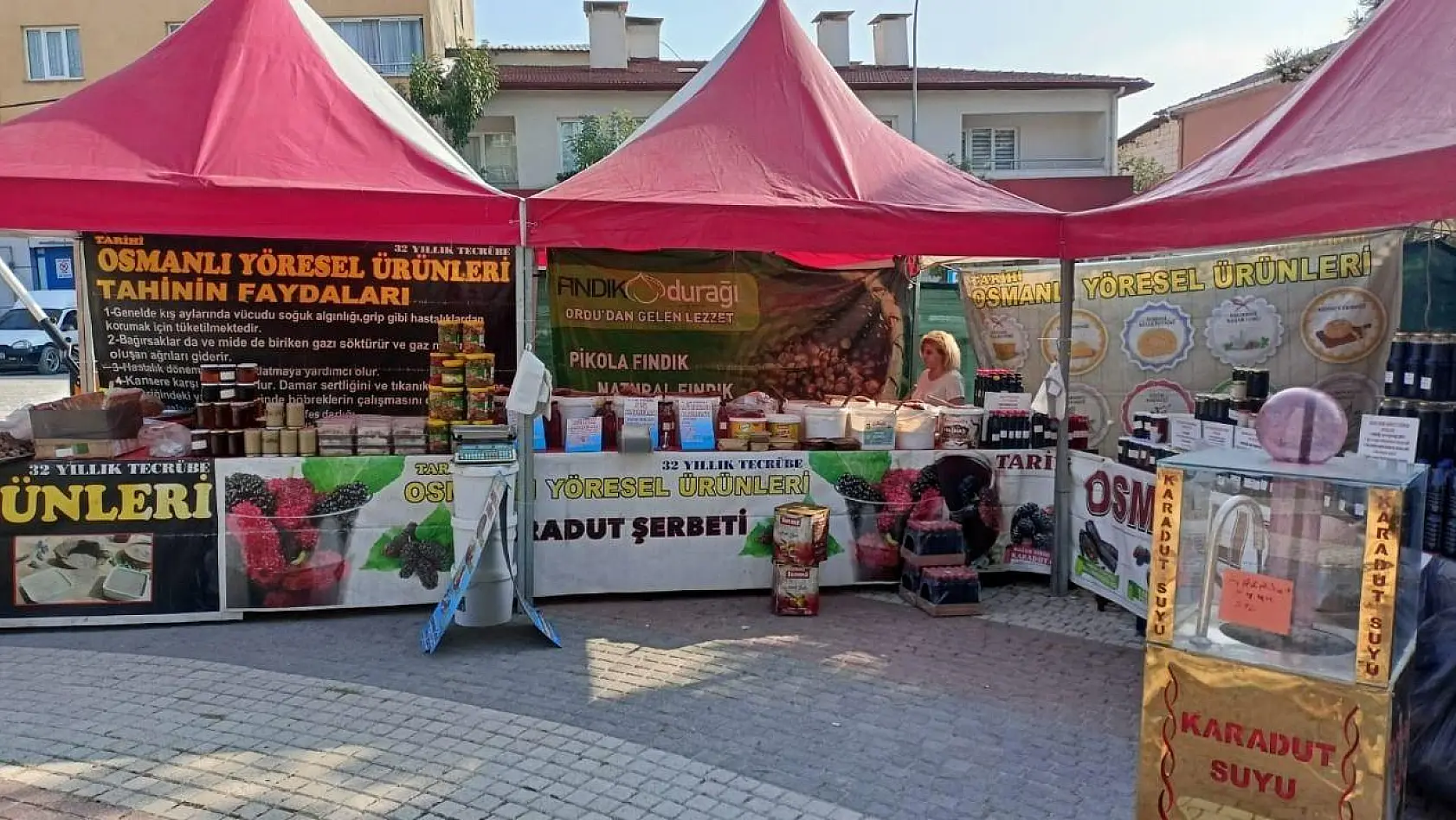 Emet'te depremzede esnaflar için Gaziantep yöresel ürünler pazarı kuruldu