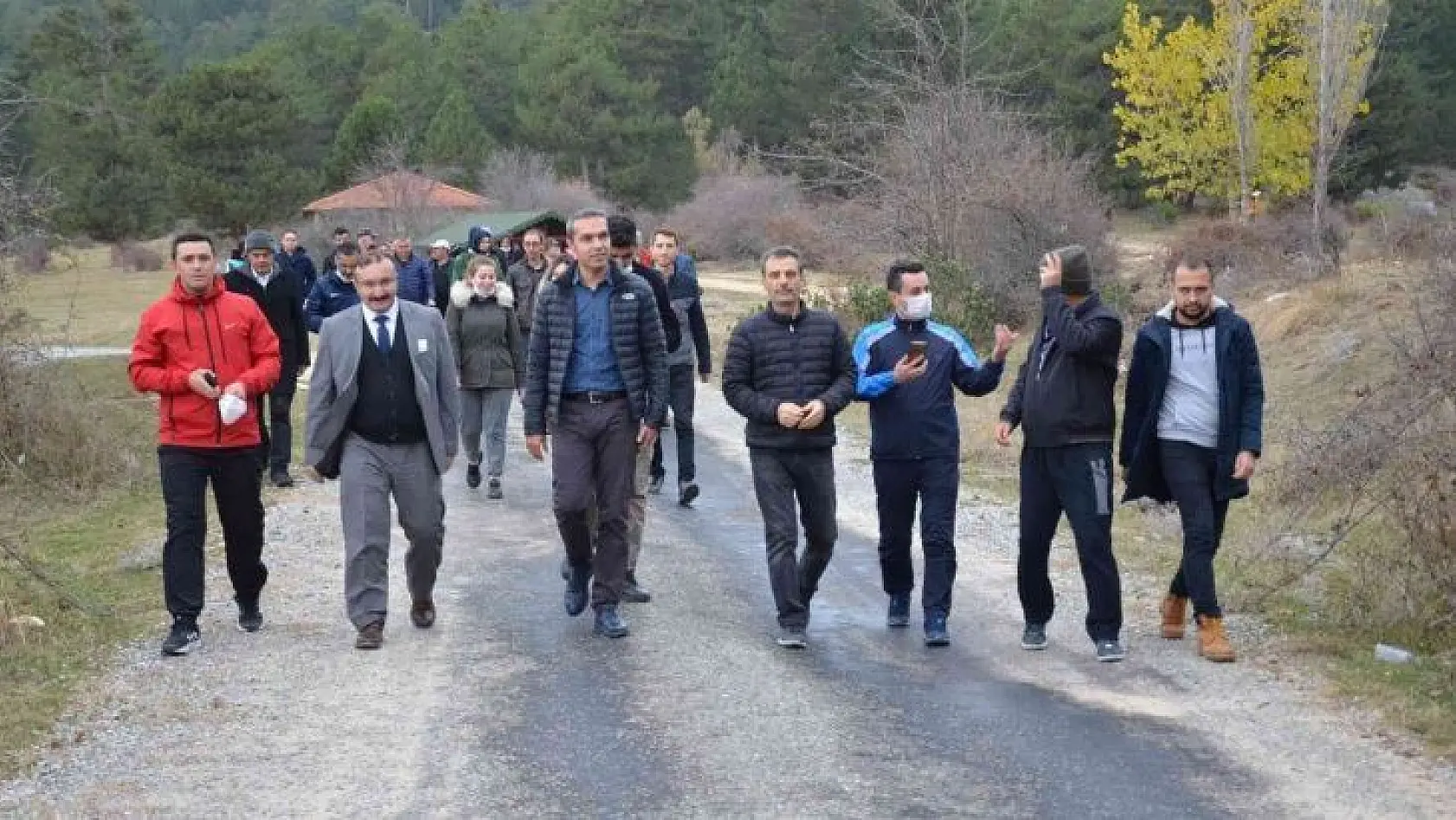 Emet'te öğretmenler doğa yürüyüşünde