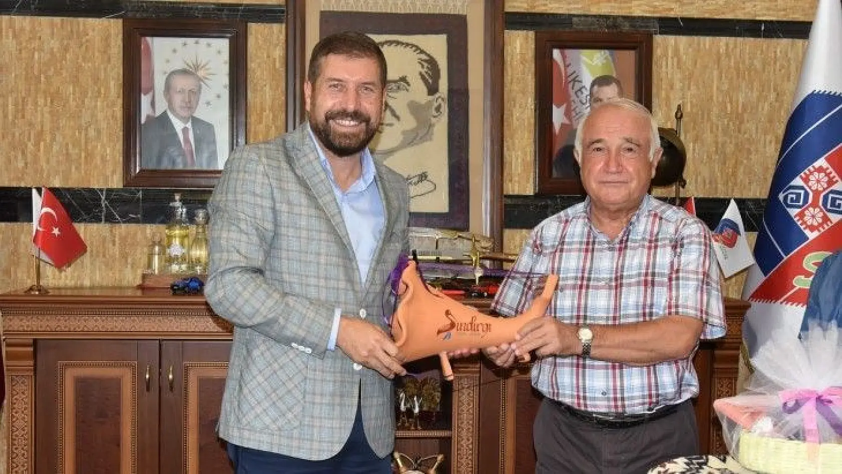 Eski Meclis Başkanı Cemil Çiçek Sındırgı'yı ziyaret etti