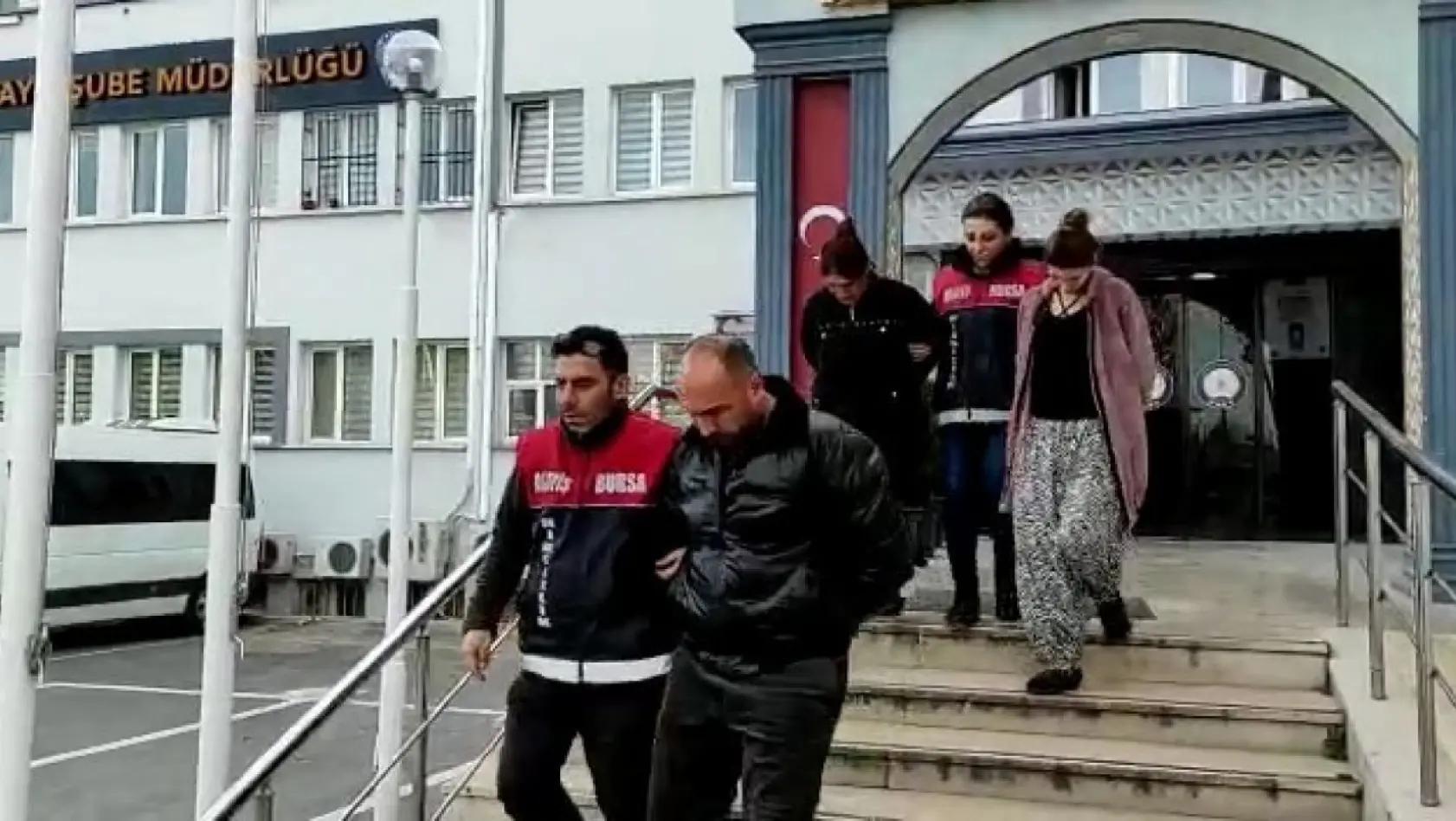 Eskişehir'den Bursa'ya gelerek 900 bin TL'lik hırsızlık yaptılar, adli kontrol şartıyla serbest bırakıldılar