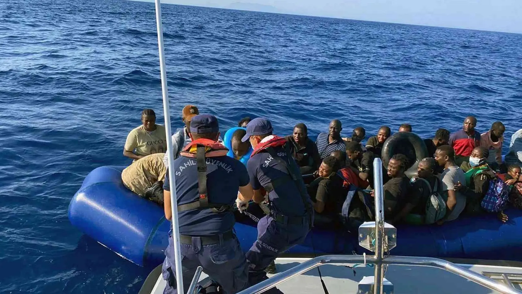 Fethiye'de 35 düzensiz göçmen kurtarıldı