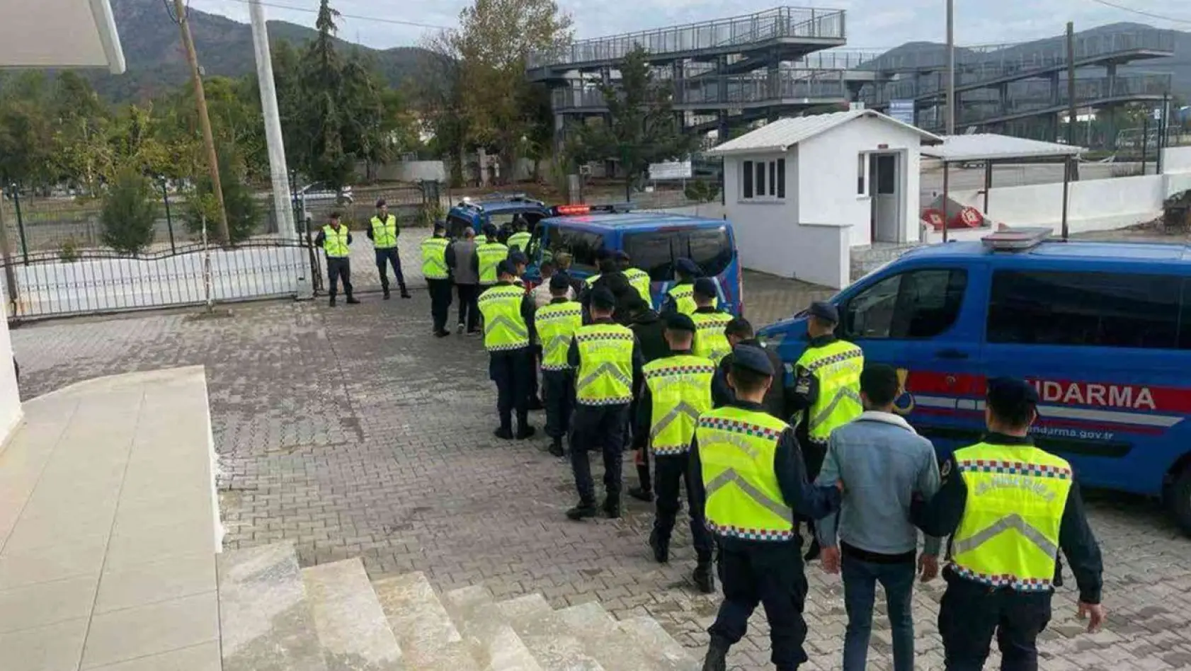 Fethiye'de insan taciri operasyonu 10 tutuklama